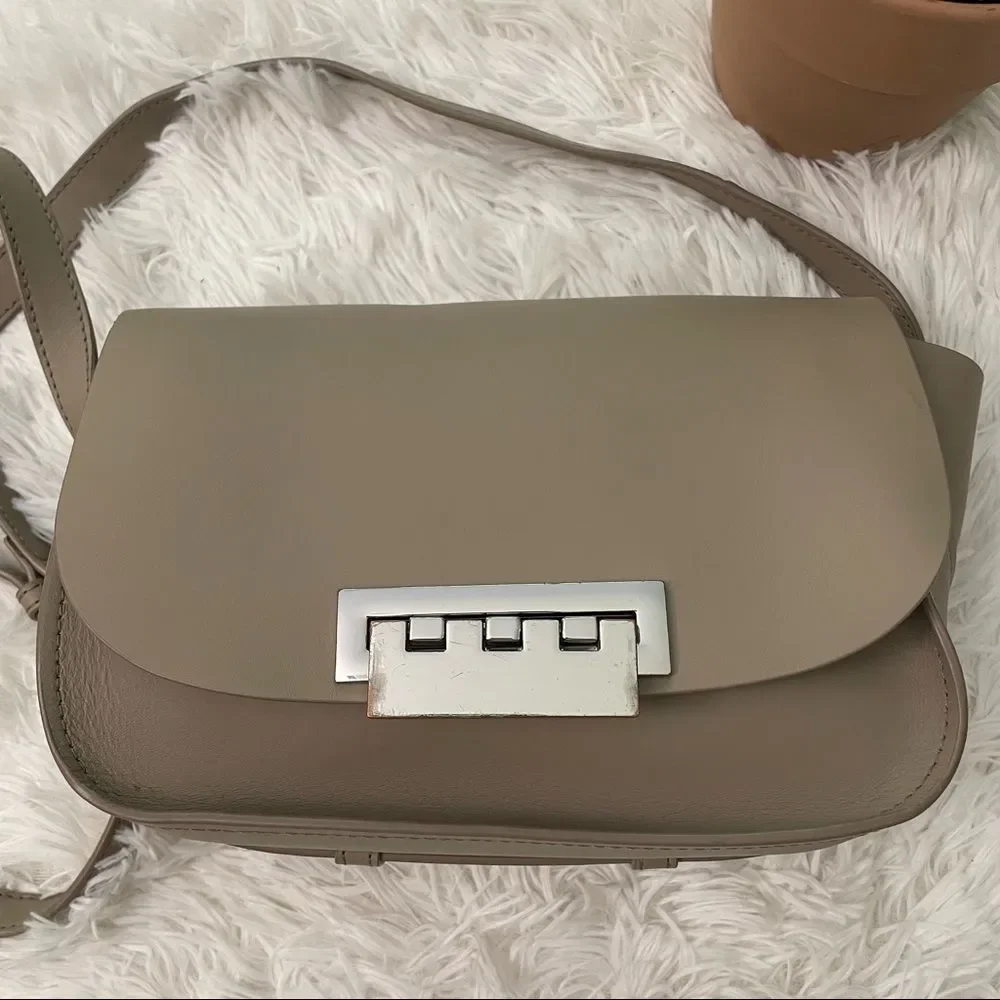 Zac Posen Eartha Iconic Saddle Shoulder/ Crossbody Bag - Beige sz small - Picture 2 of 16
